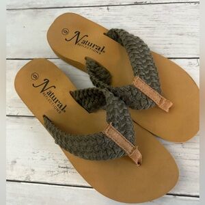 natural Reflections flip-flops Size 6